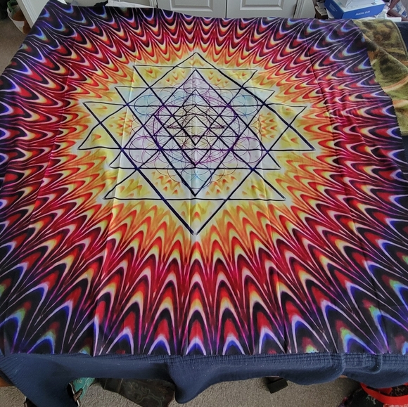 Tapestry NEW IN PACKAGE. 60" x60" beautiful bright colors. Any room or outside - Picture 3 of 8